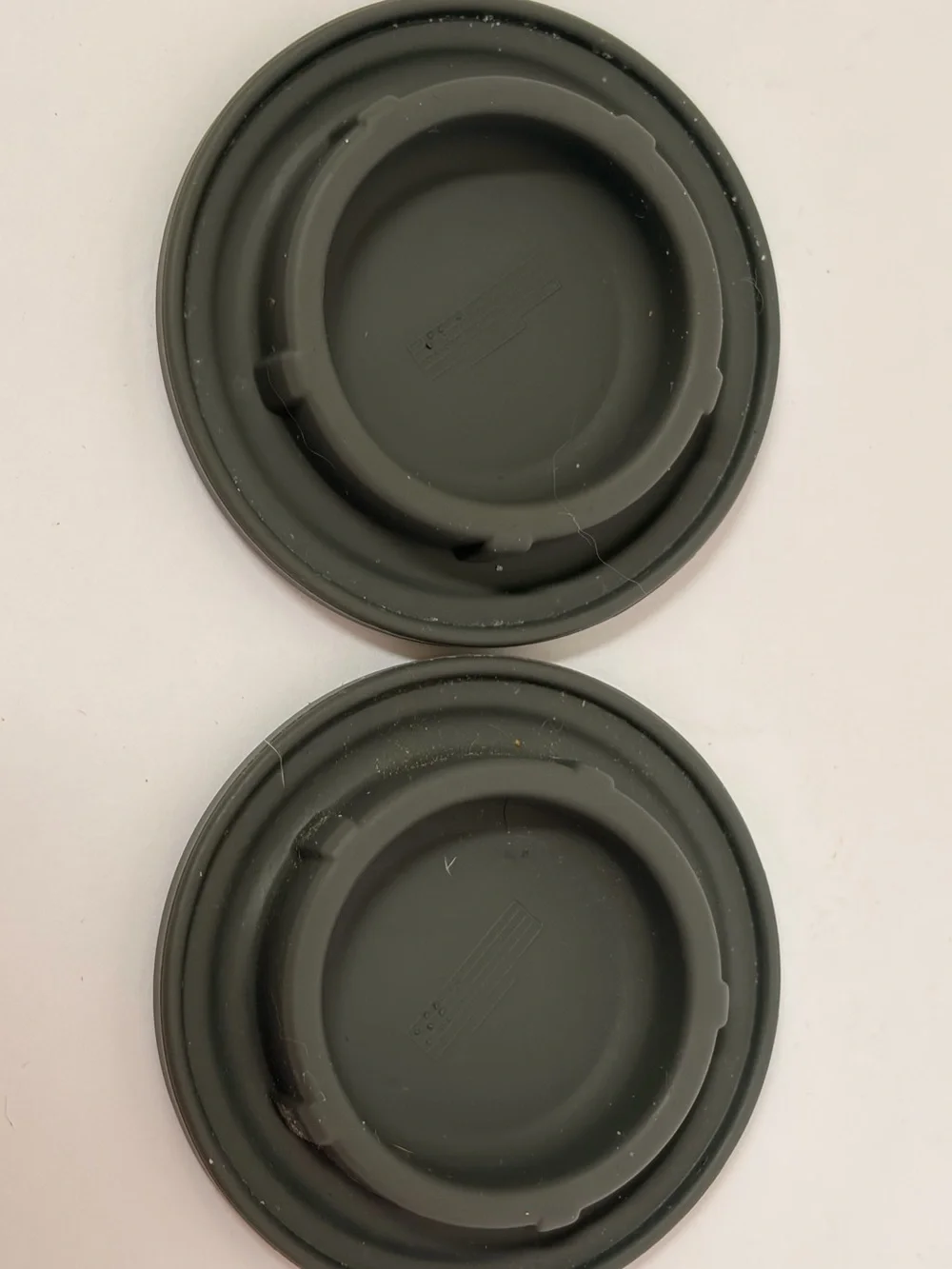 Le Creuset Round Silicone Mill Caps for Salt and Pepper Grinders